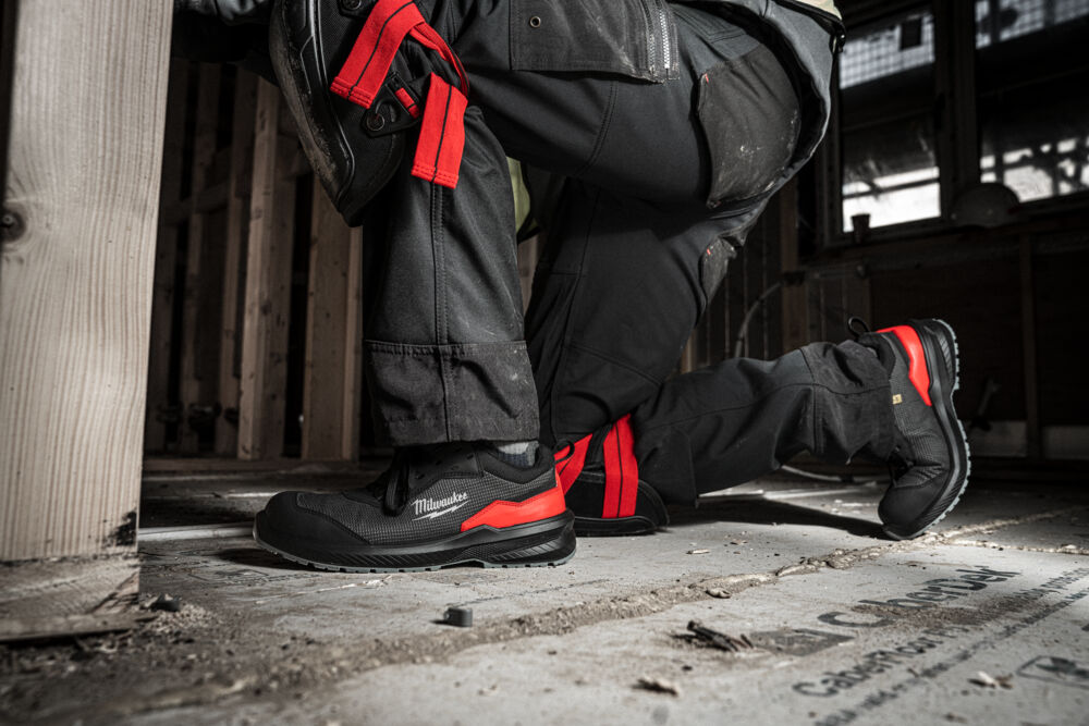 Milwaukee Flextred safety work runners