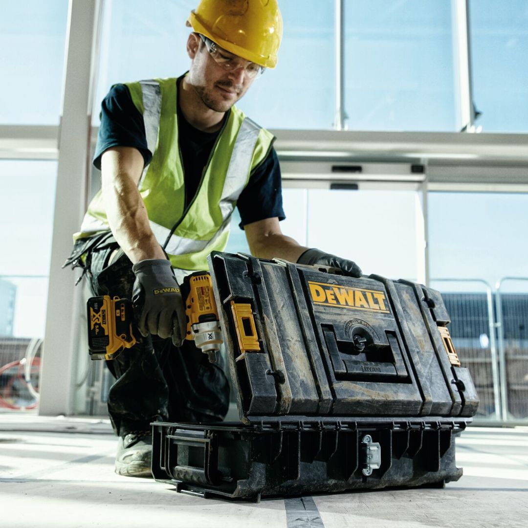 Secure Locking Mechanism: Ensure the security of your tools with the DeWalt ToughSystem DS150's reliable locking system.