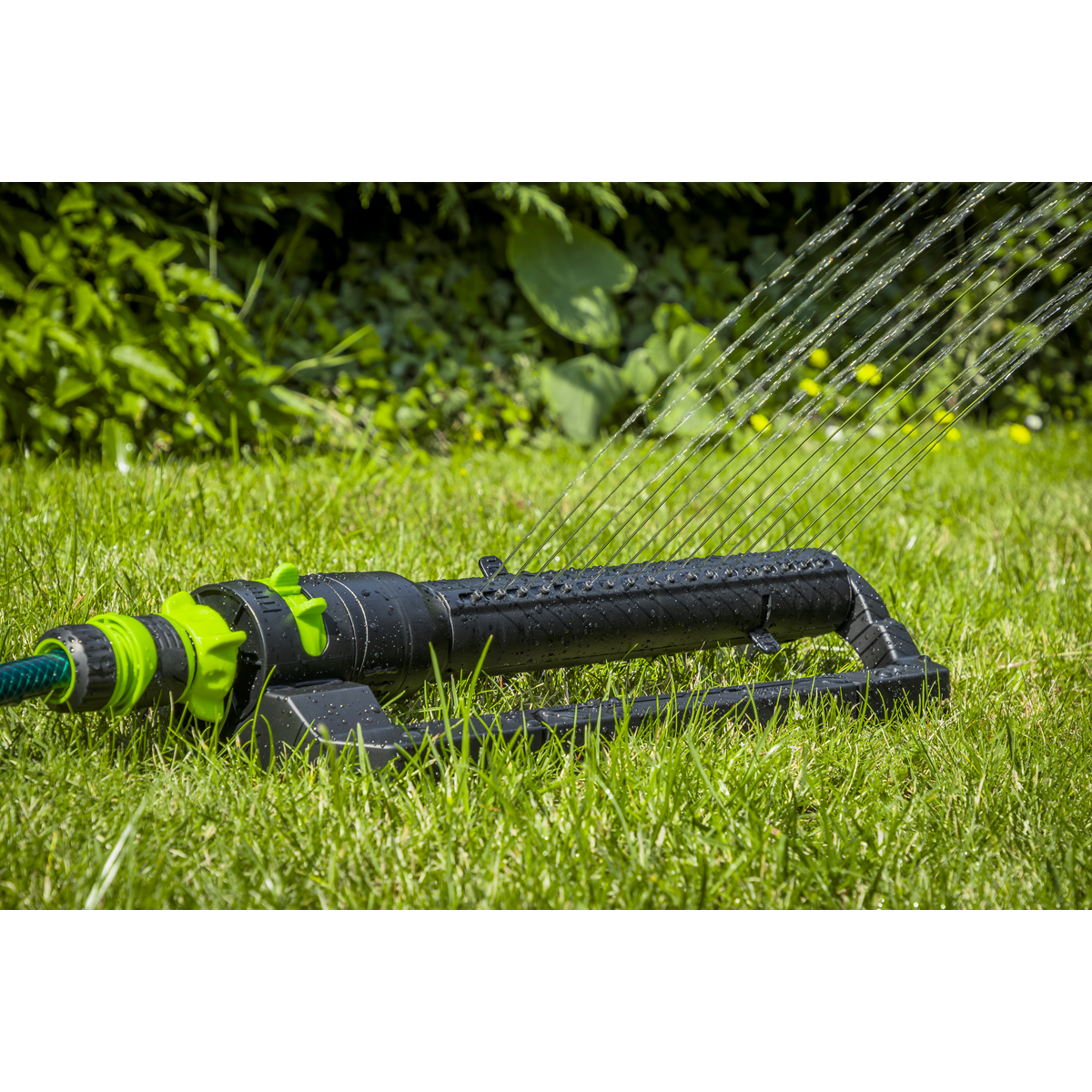 FULL RANGE OF ADJUSTMENT - Adjustable spray angle and range of oscillation for maximum control.