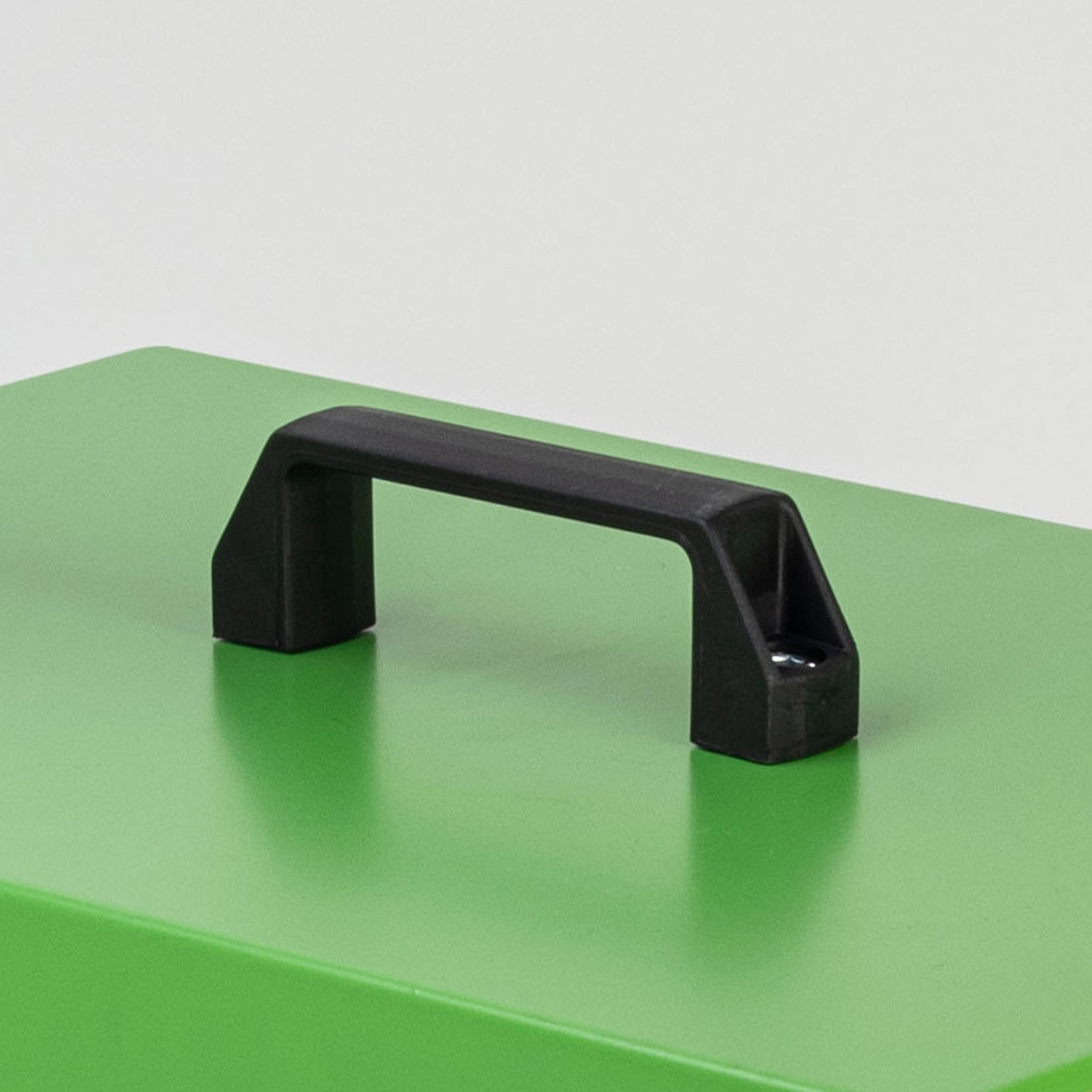 The SIP FX100 Welding Fume Extractor is a powerful and portable fume extractor designed to capture low to mid-level concentrates of welding fume pollutants.