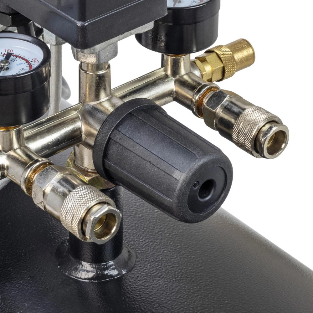 14CFM piston displacement and 8CFM free air delivery (FAD)
Powerful 3hp (2.2kW) brushless induction motor for long life use