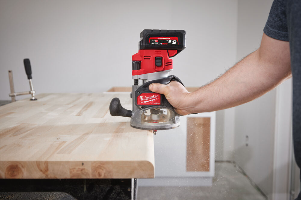 Variable speed from 12,000 RPM to 25,000 RPM for clean and accurate cutting in a wide range of material