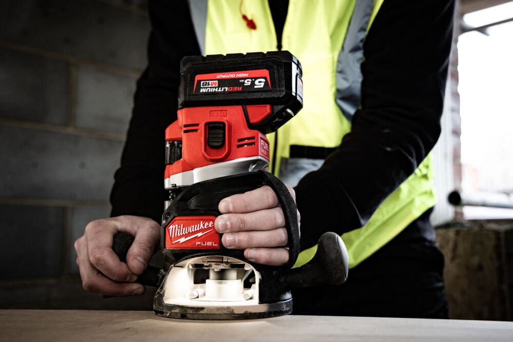 Fast and accurate micro depth adjustments with no slop, secure macro adjustments, and clear line of sight to the bit when routing the workpiece