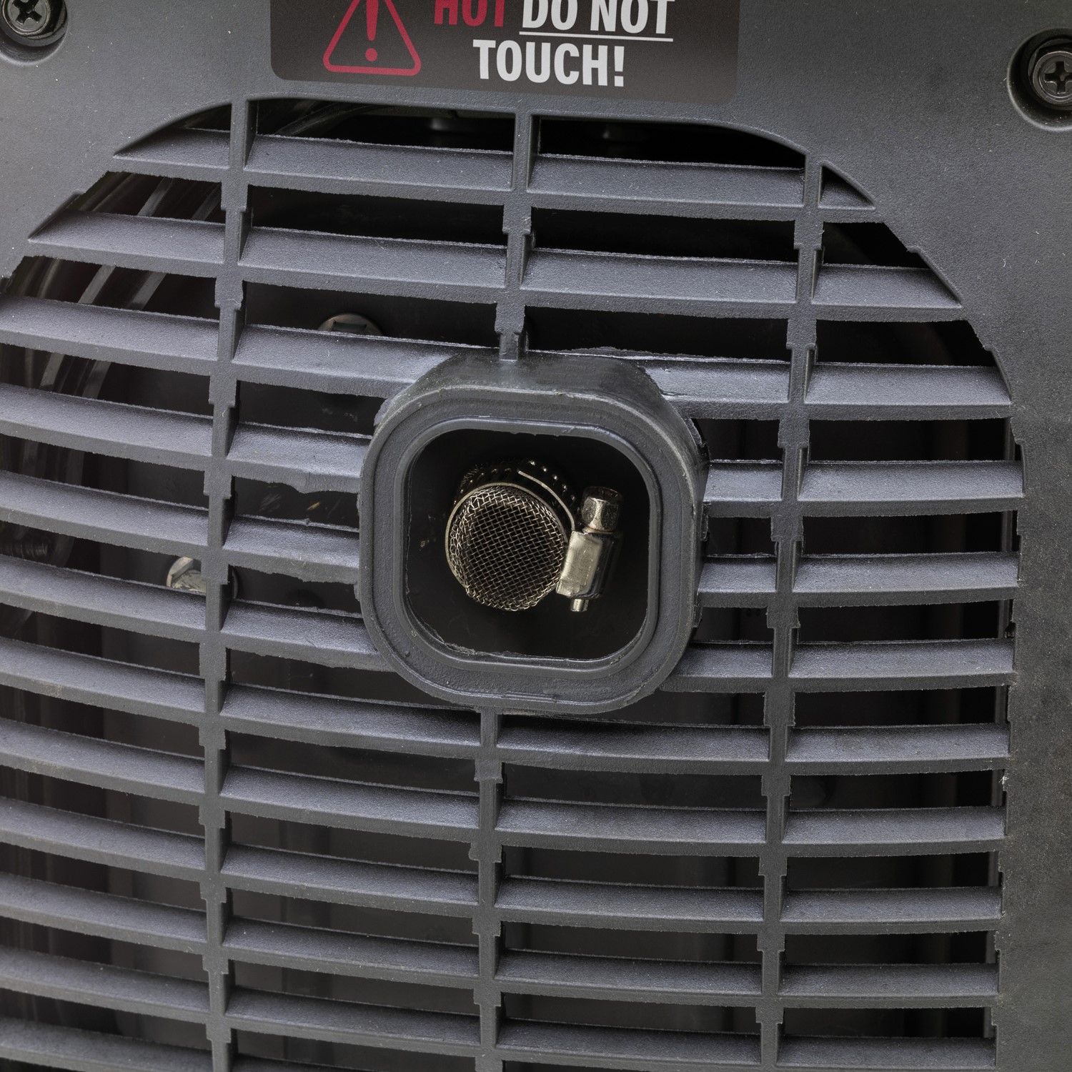 The SIP ISG2202 Digital Inverter Generator uses powerful inverter technology with pure sine wave output to provide a clean and stable power supply which is ideal for powering various electronic devices. This includes smartphones, laptops, portable lighting and small appliances.