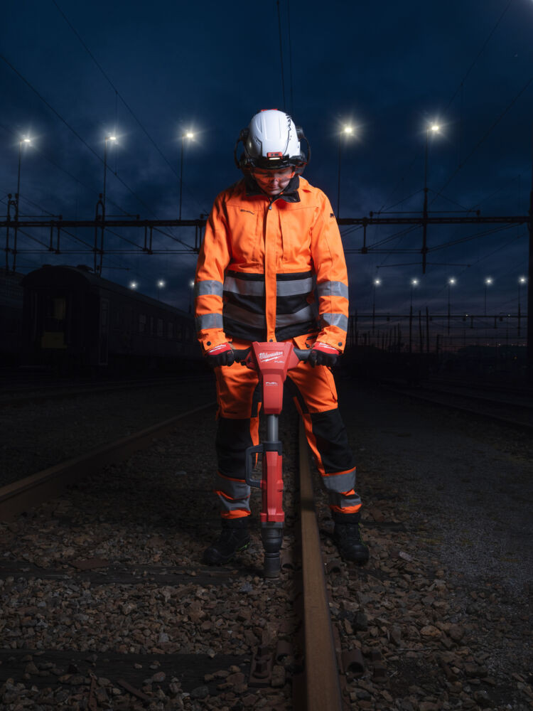 With a weight of only 6.1 kg it allows fatigue free working even over long periods of time