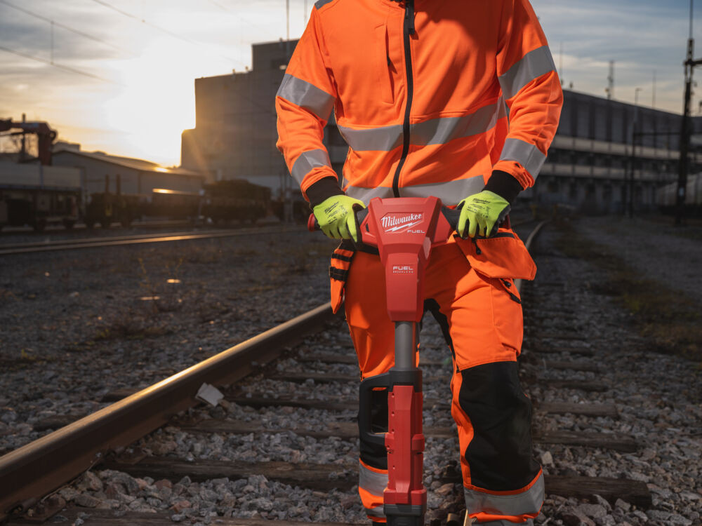 Comfortable, rubber covered handles provide ultimate control over the tool while working