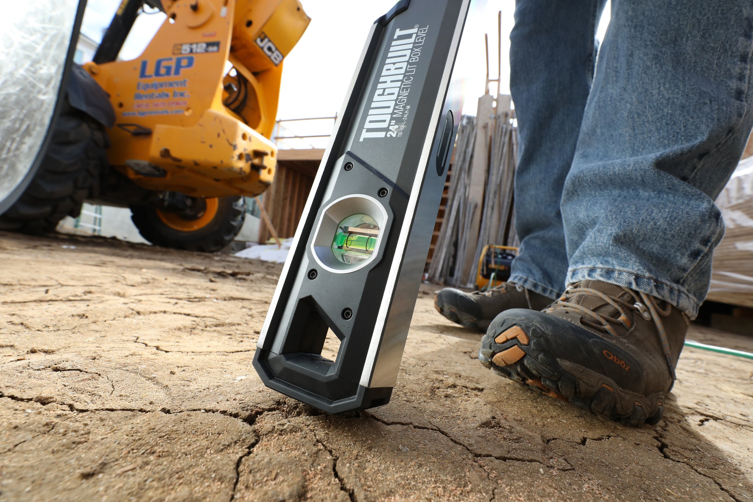 ToughBuilt LED lite magnetic leveller with accurate reading