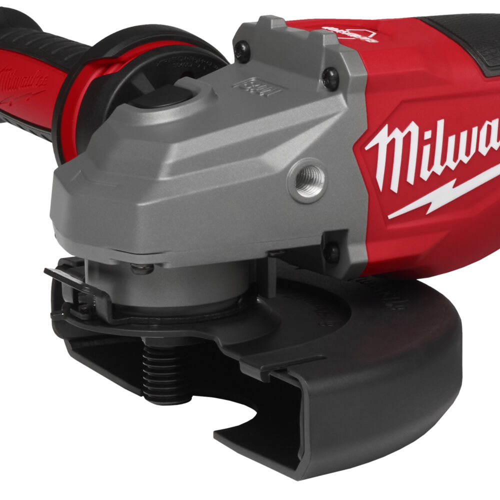 M18™ High Performance 125 mm small angle grinder, delivering corded performance similar to a 1800 W grinder
