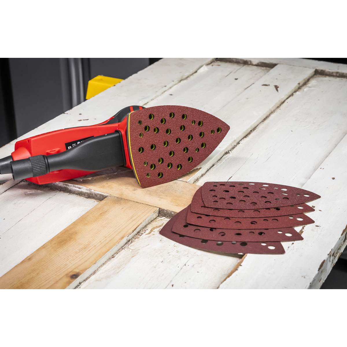 LOW VIBRATION - The well-balanced motor has very low vibration levels creating less user fatigue when in use.