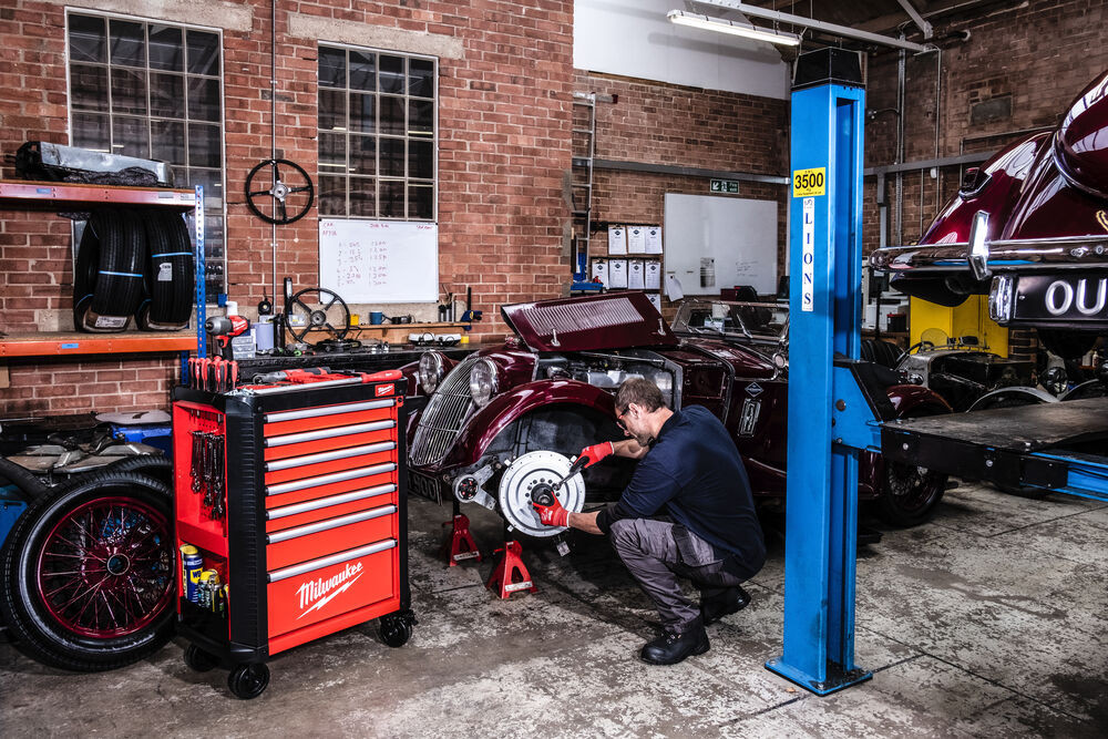 Milwaukee workshop tool storage roll cabinet