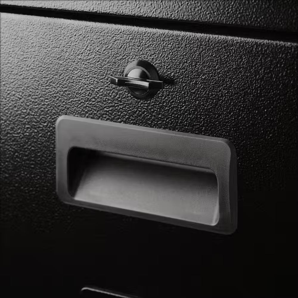 The durable aluminum handles offer a sleek, modern touch while maintaining strength and longevity for daily use