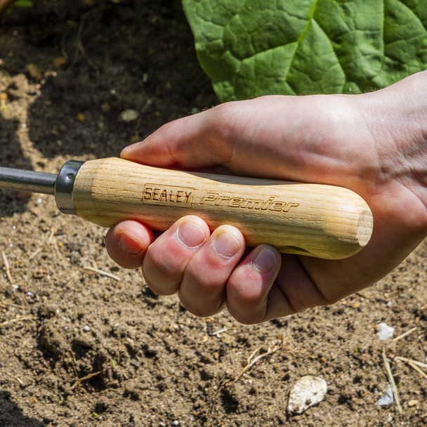 • VERSATILE 2-IN-1 DESIGN - Combines both a hoe and cultivator in one tool, allowing for efficient soil cultivation, weeding, and aeration with a single versatile implement.