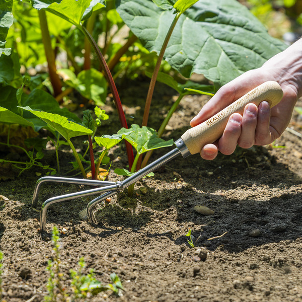 • COMFORTABLE ERGONOMIC DESIGN - The smooth ash handle is ergonomically shaped for a secure, comfortable grip during prolonged use.