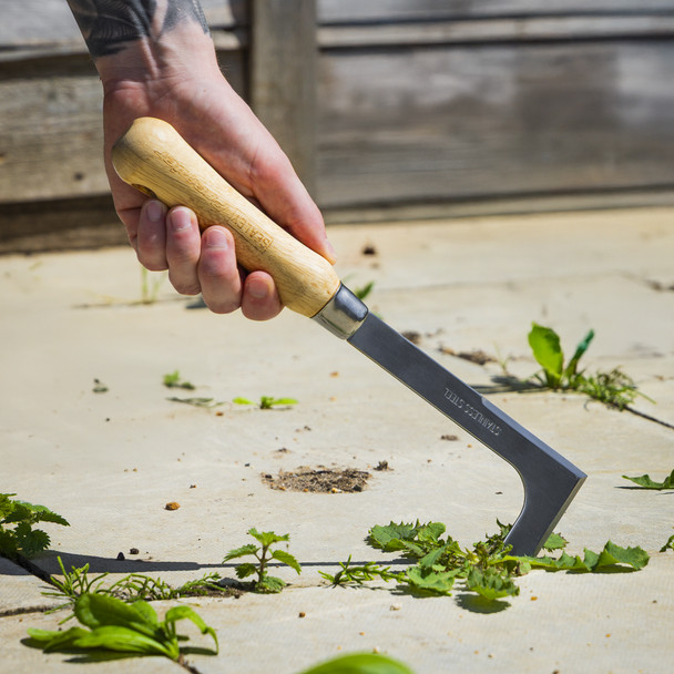 garden knife for clearing weeds between paving stones