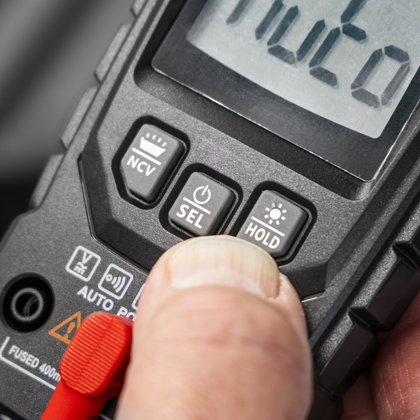 NON-CONTACT VOLTAGE DETECTION (NCVD) – Enables one-handed use.