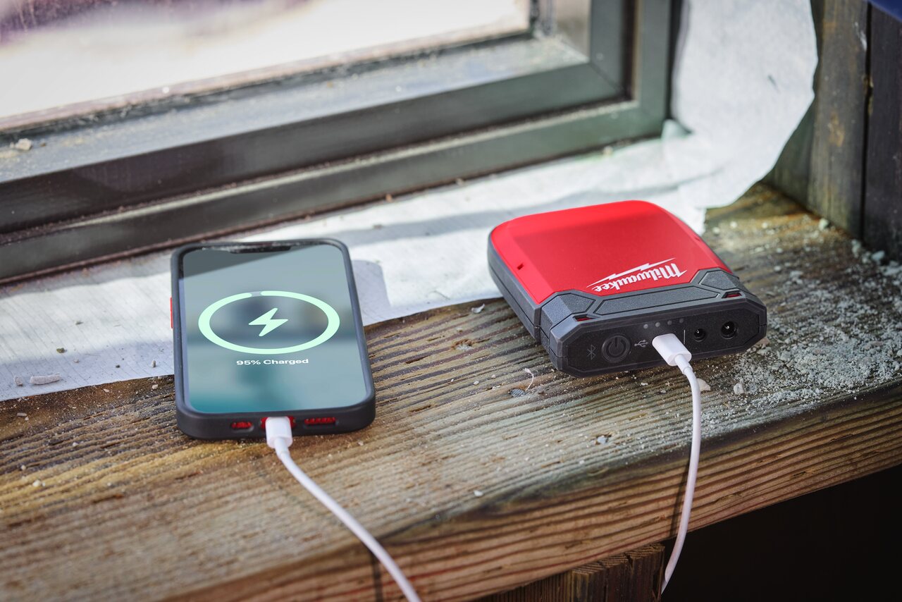 Simultaneously power M12™ Heated Gear while charging a device or the power supply