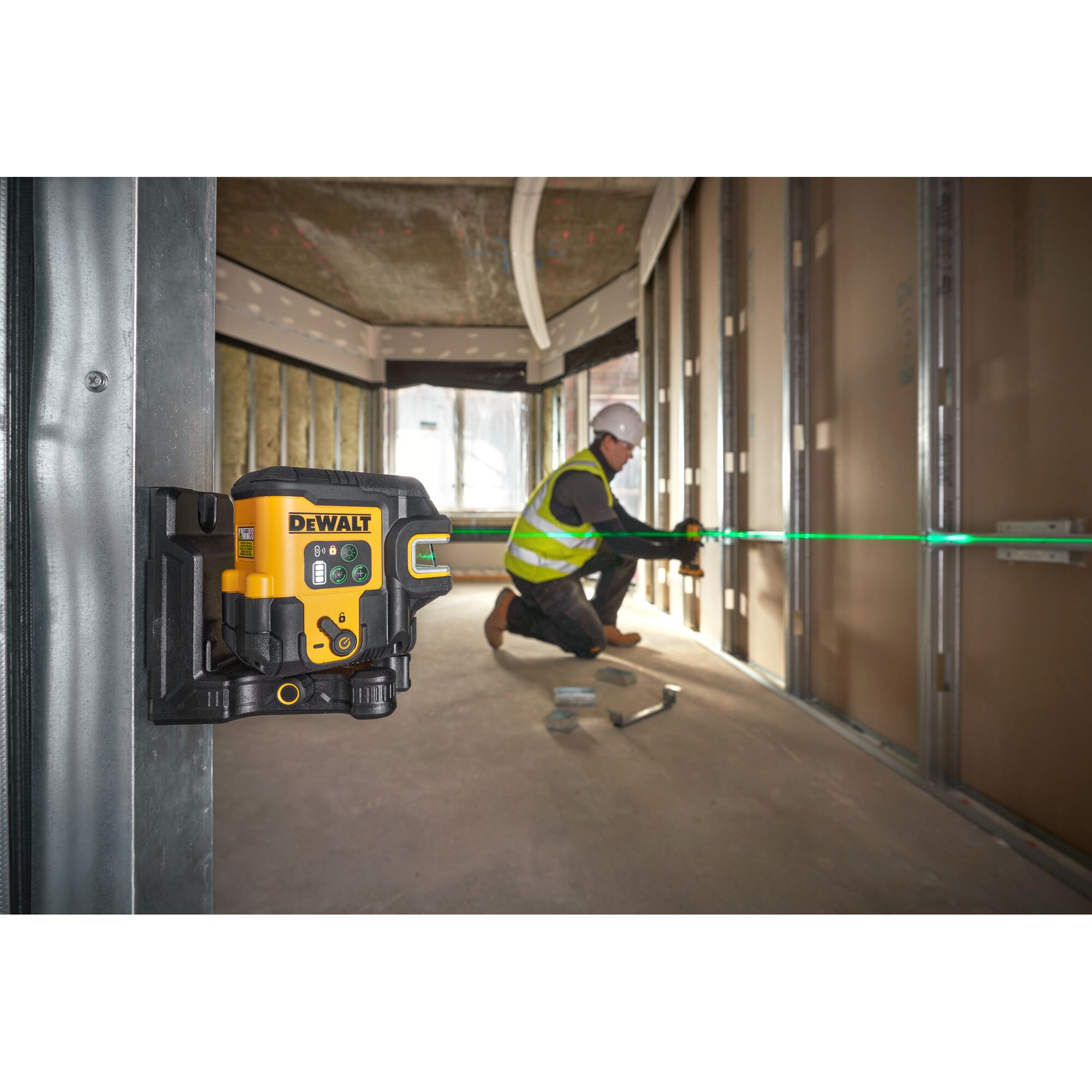 DeWalt DCLE14251GB-XJ USB Cross Line + 5 Spot Green Beam Laser