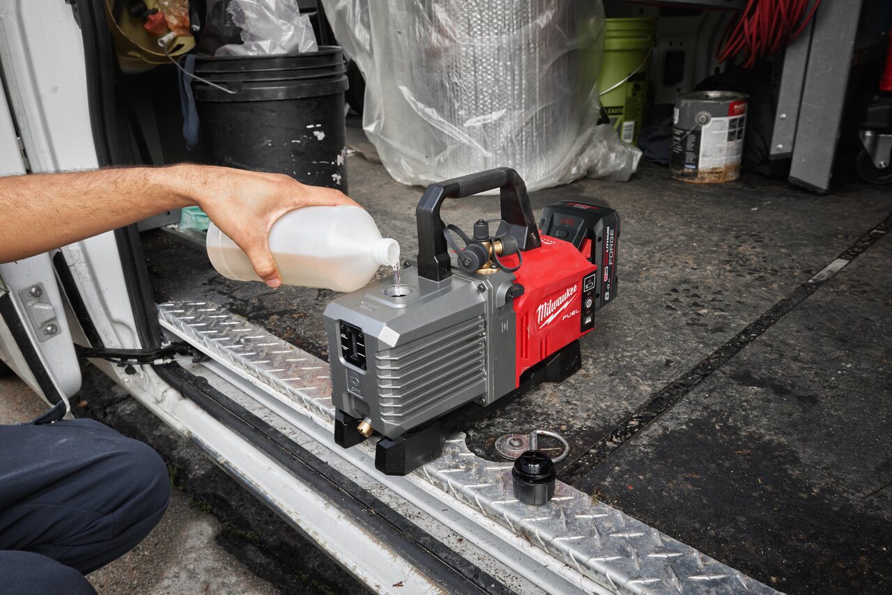 Milwaukee M18 cordless Vacuum Pump 5 CFM