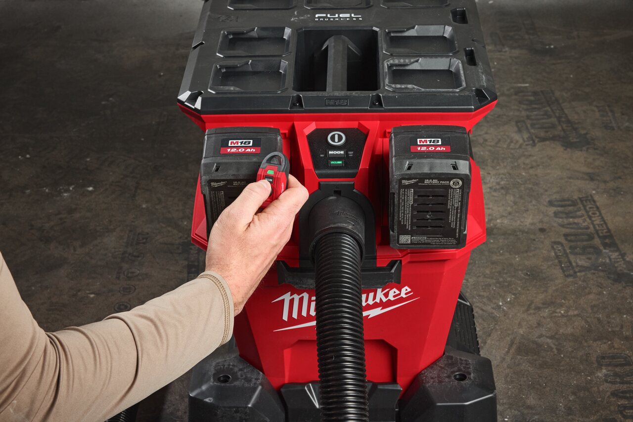 Milwaukee M18 Fuel industrial vacuum cleaner