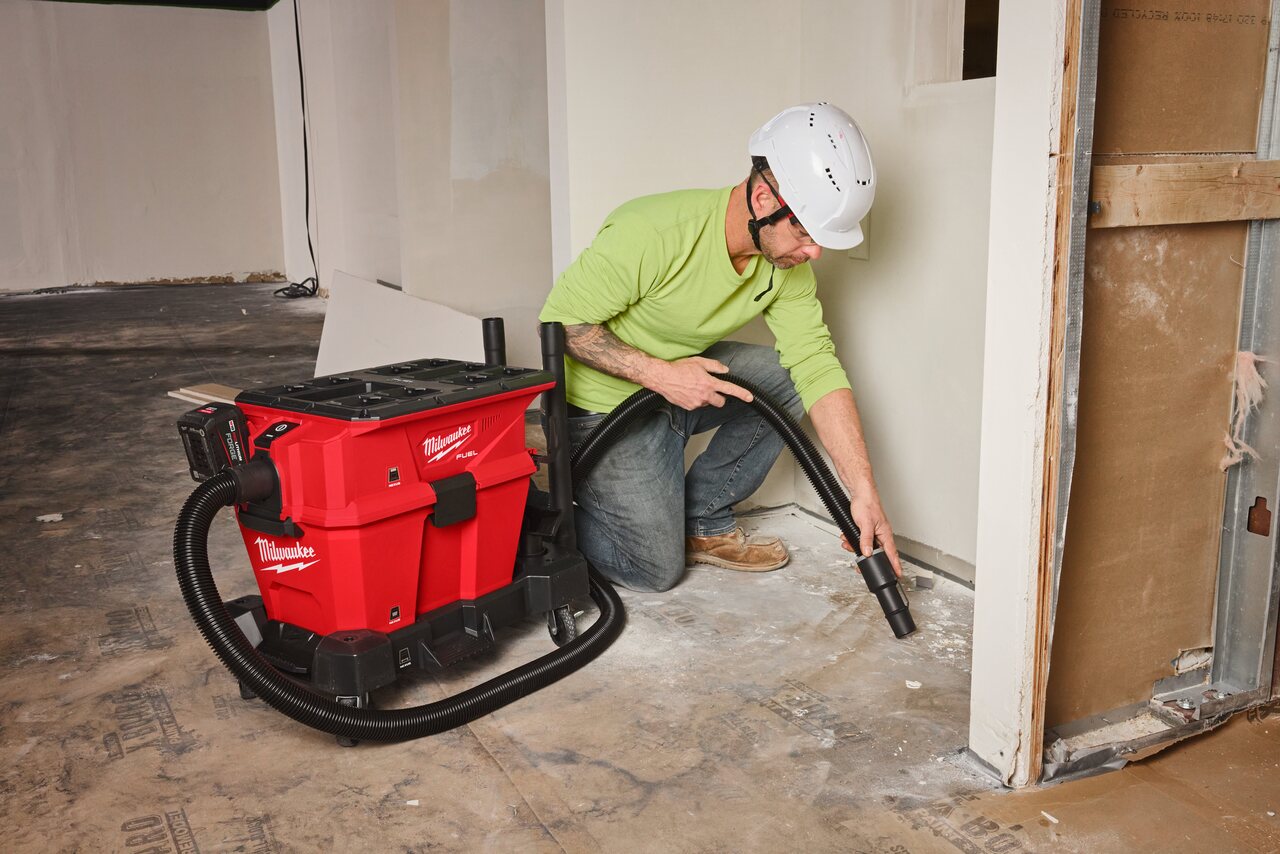Milwaukee M18 fuel industrial wet & dry vacuum