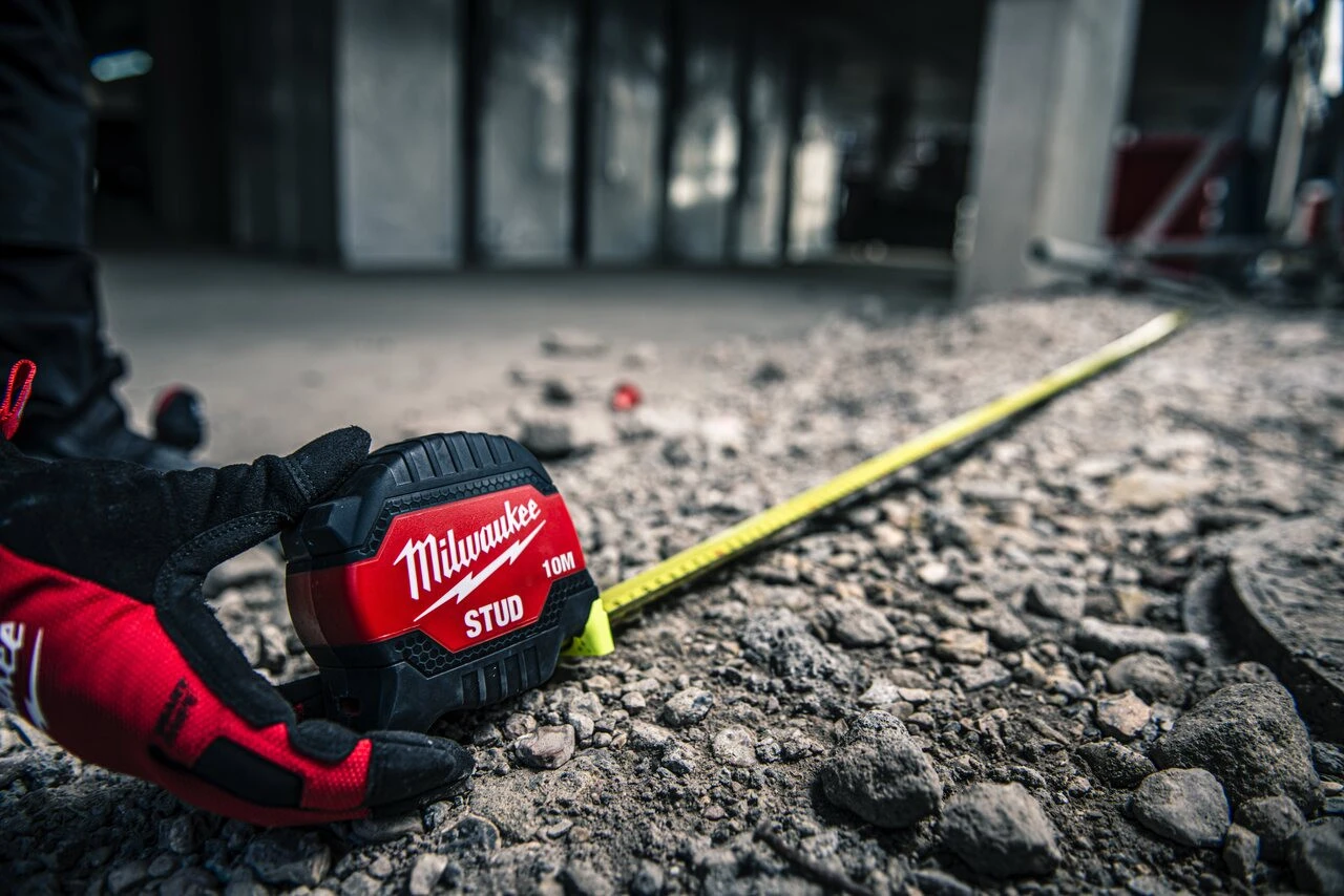 Milwaukee Gen3 8m/26ft Stud tape measure with extended blade on jobsite 4932498766