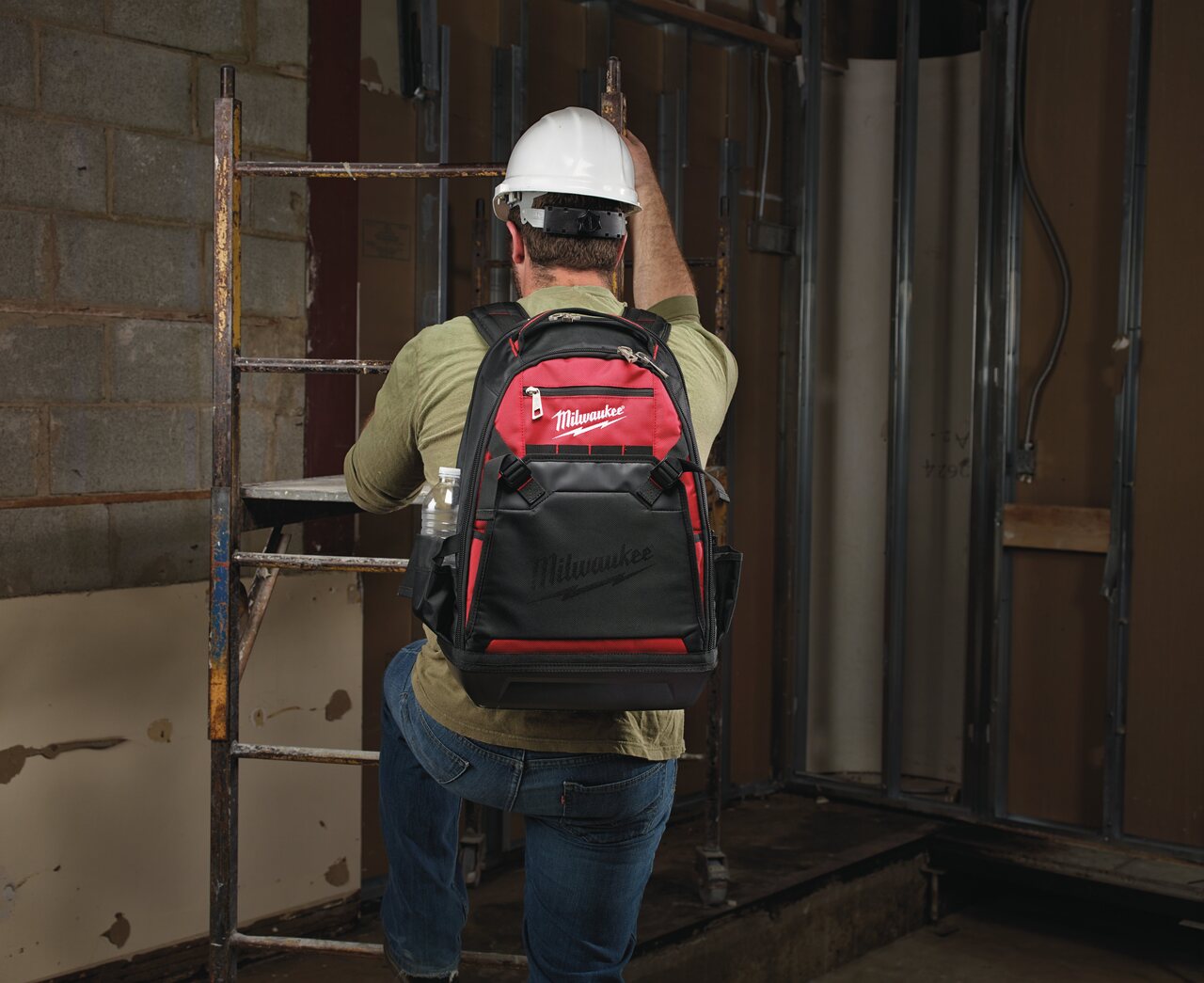 Milwaukee quantity surveyors worker backpack 4932500309