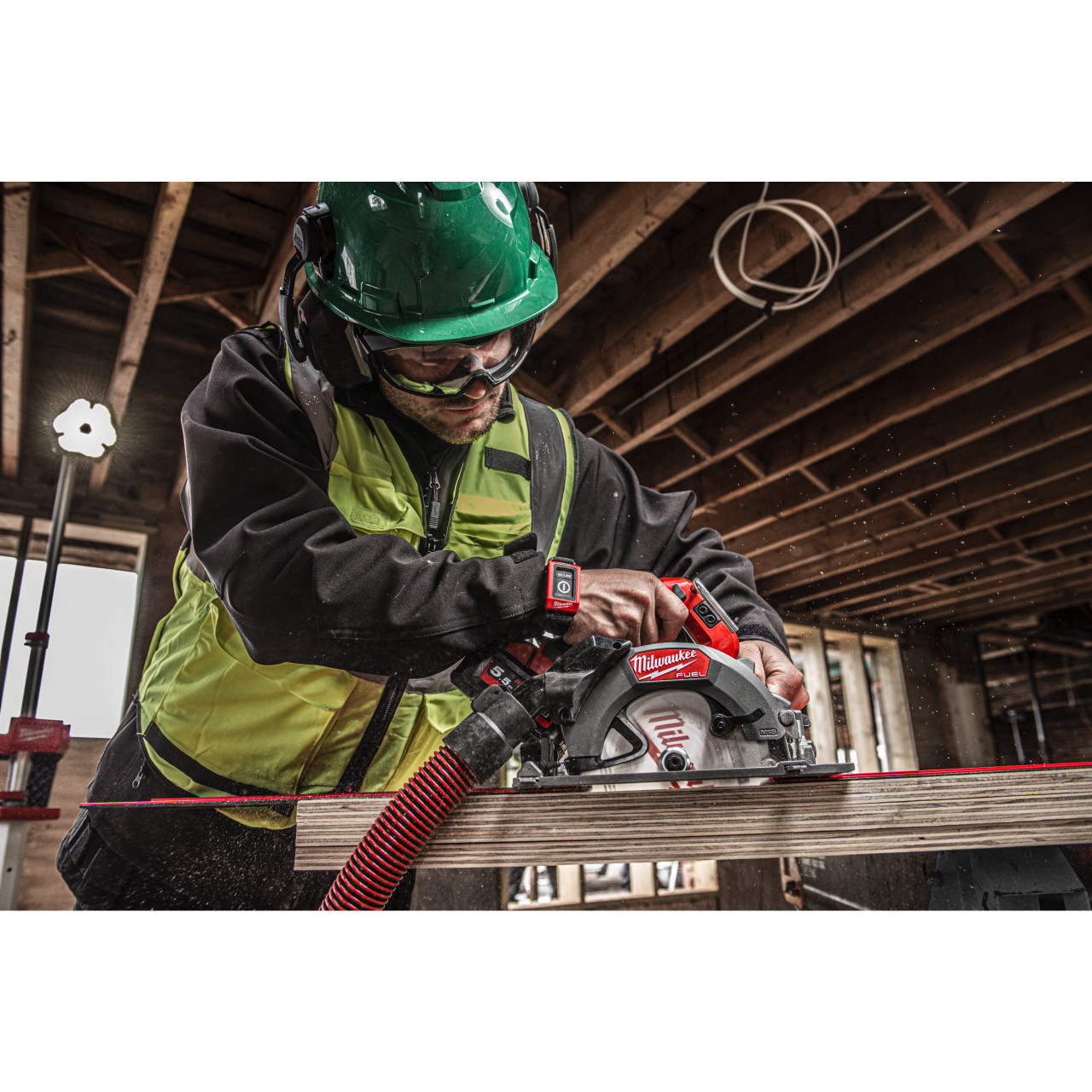Milwaukee M18 Fuel brushless motor deep cutting circular saw