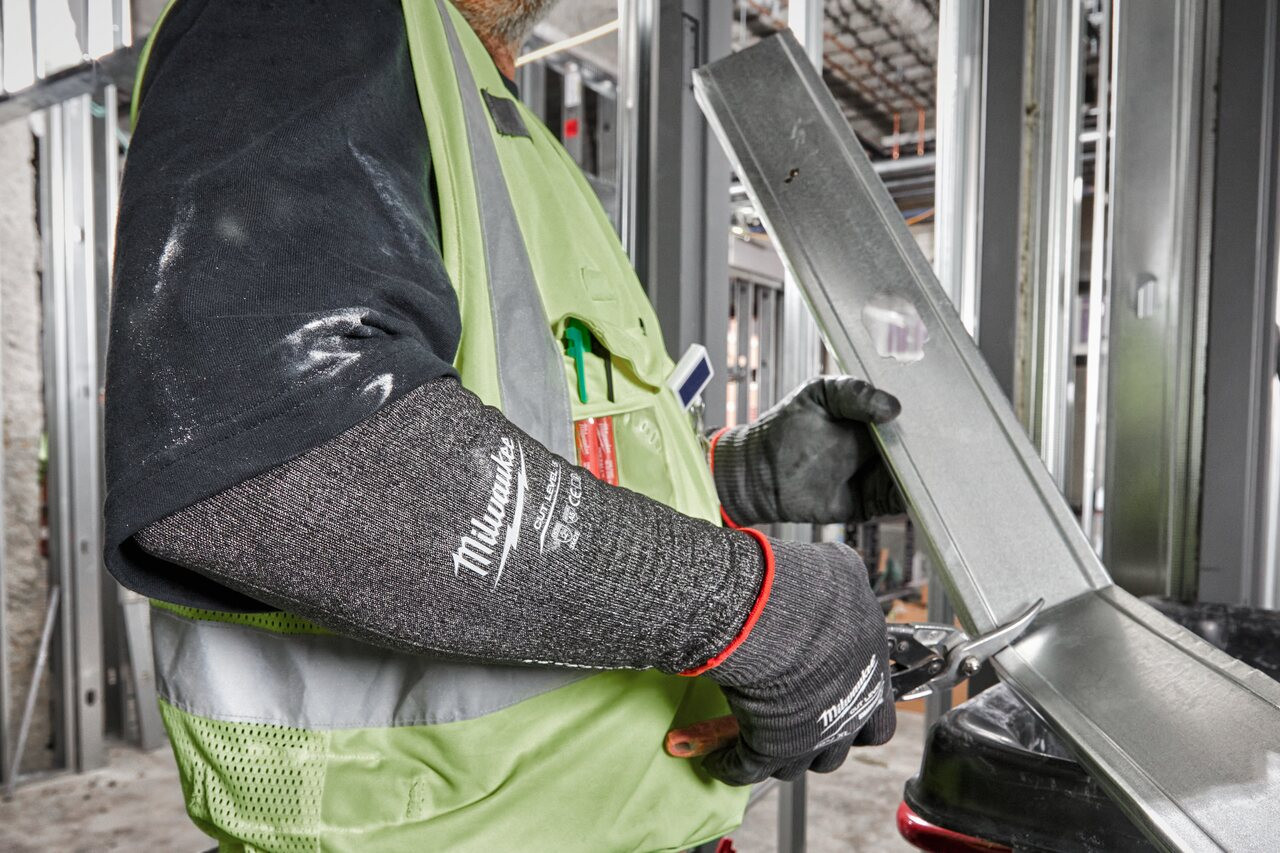 Protective sleeve ideal when carrying pipes and other sharper materials
