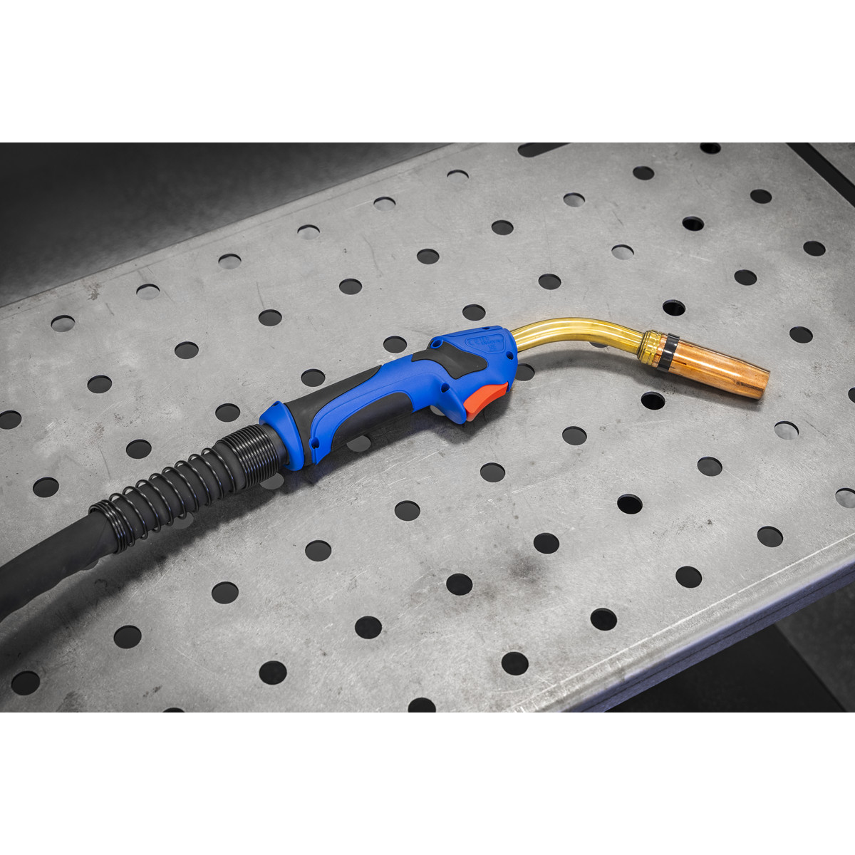 Maximum 500A output, ideal for welding a large variety of metals including steel, stainless steel up to 20mm.