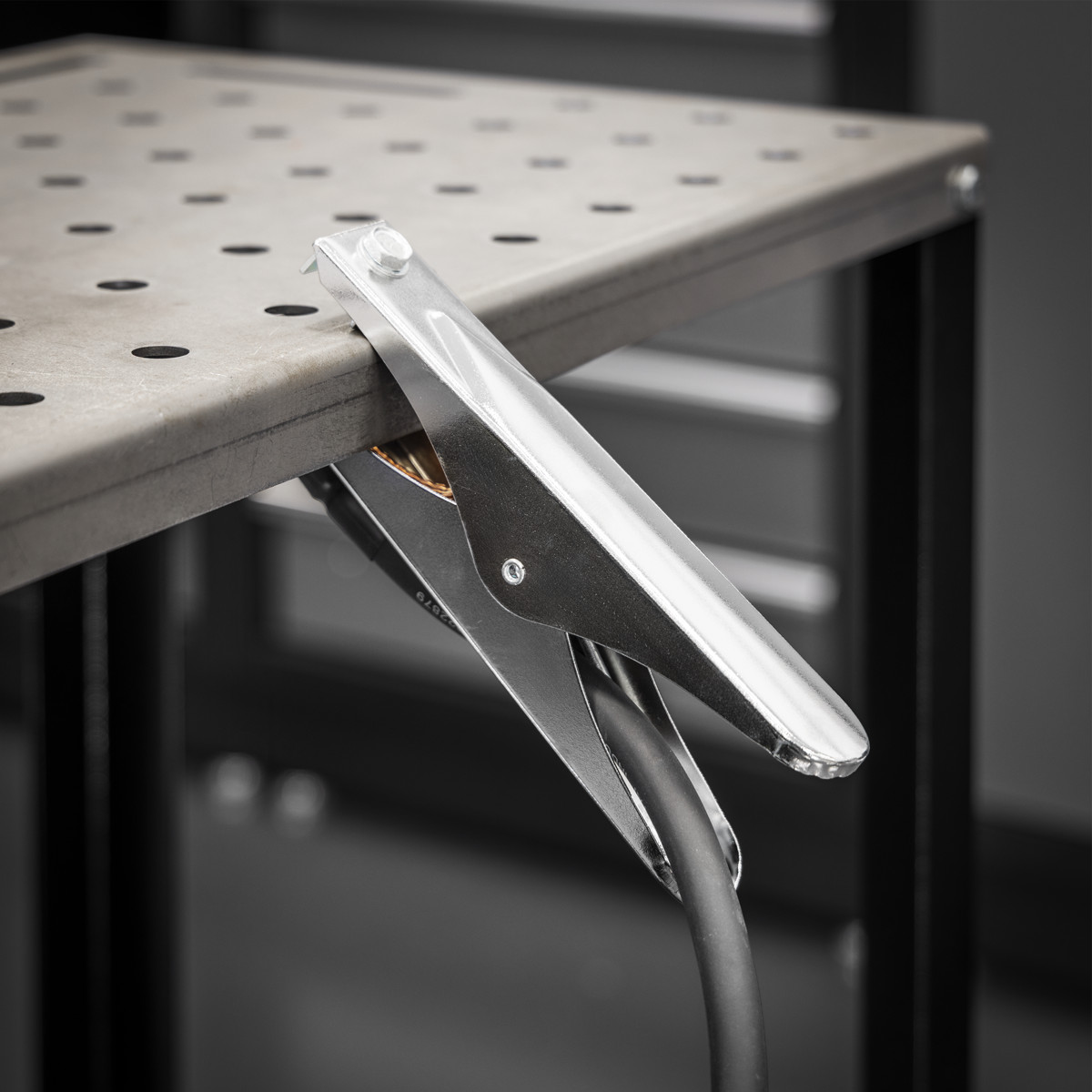 500A MAX OUTPUT - Maximum output of 500A making it ideal for welding a large variety of metals including steel, stainless steel up to 20mm.