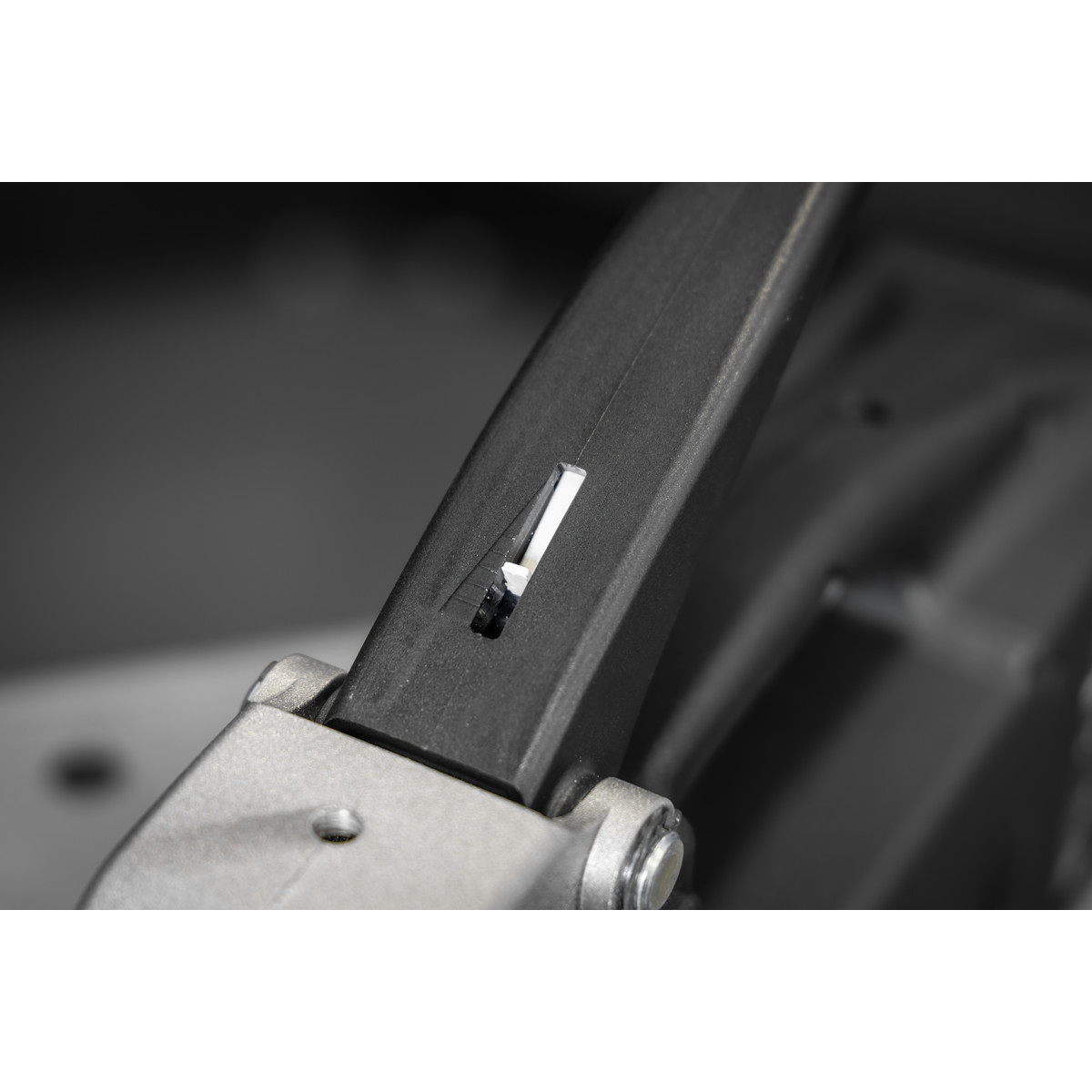 Integral electronic control allows operator to select thickness of material while automatically calculating the optimum weld duration