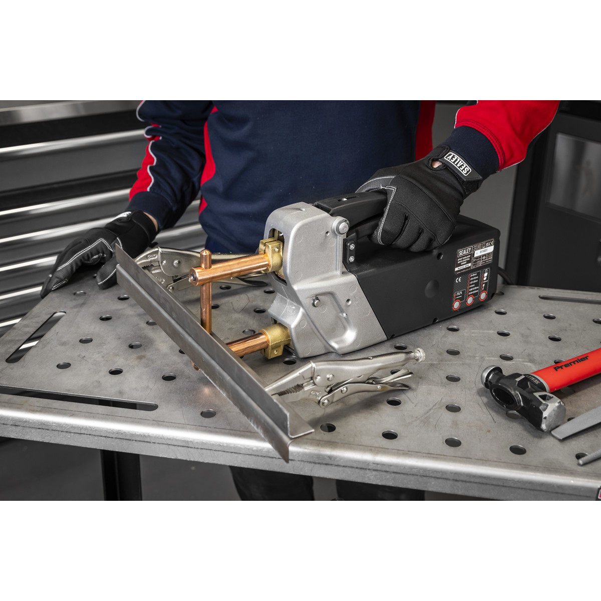 Integral electronic control allows operator to select thickness of material while automatically calculating the optimum weld duration