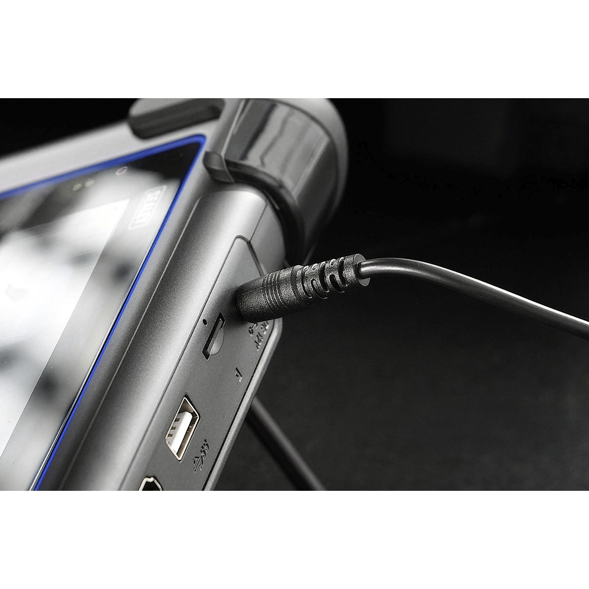 Rechargeable lithium-ion battery providing 30hrs of continuous use