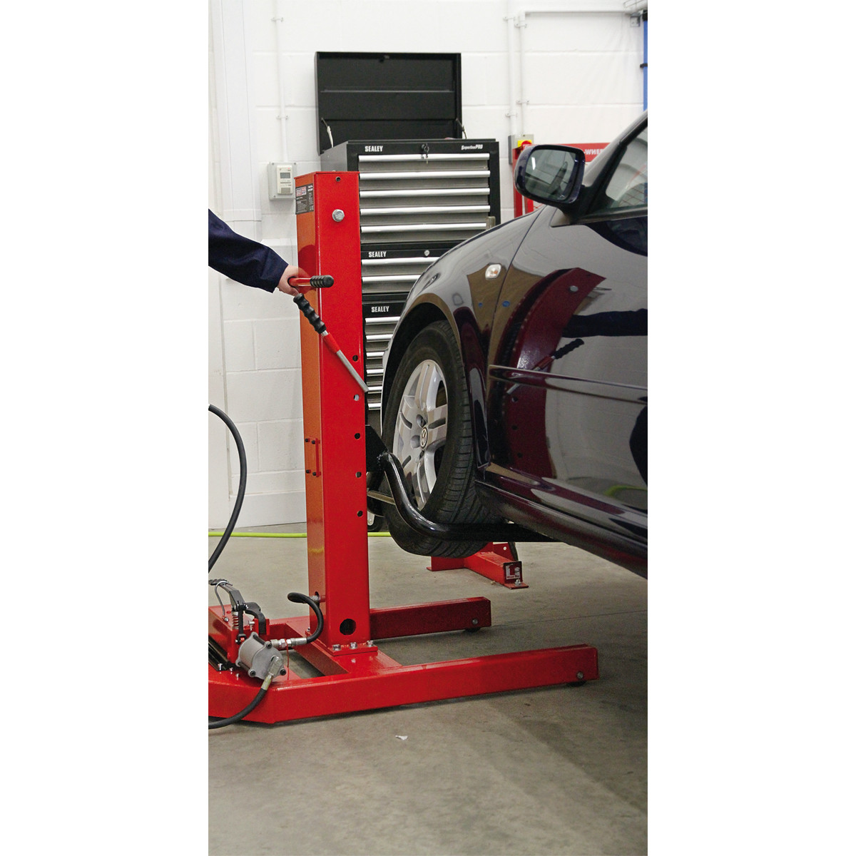 Sealey Air/Hydraulic Vehicle Lift with Foot Pedal 1.5 Tonne AVR1500FP