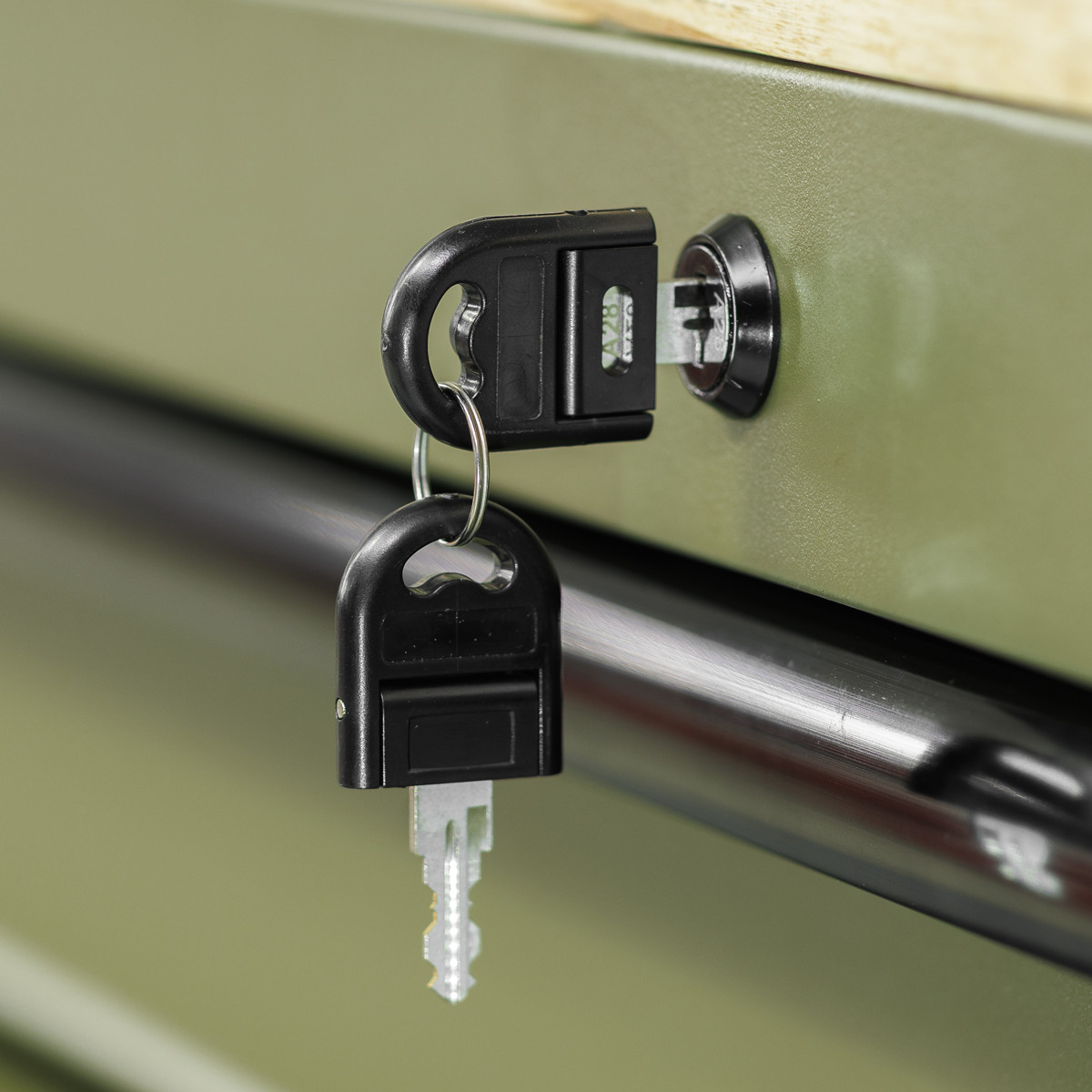 Heavy duty workshop work bench with wheels