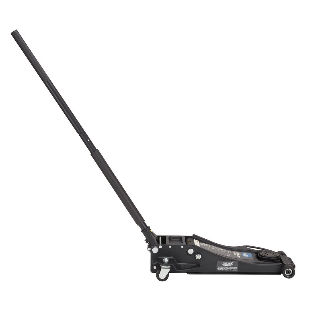 This trolley jack features an extra-fast single lifting pump to ensure it reaches full height in just 2.5 strokes