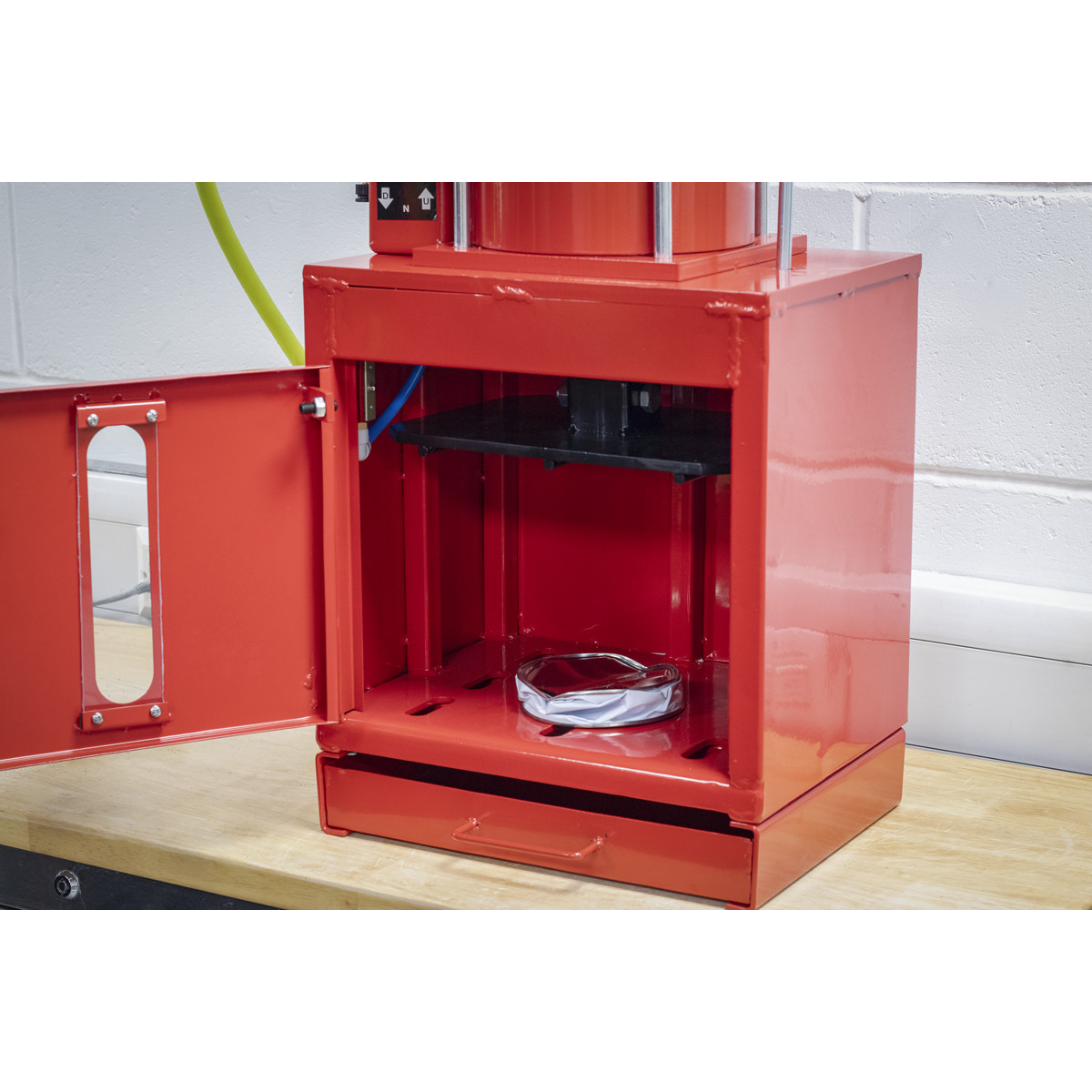 Sealey Pneumatic Paint Can Crusher 2.2 Tonne HCC08