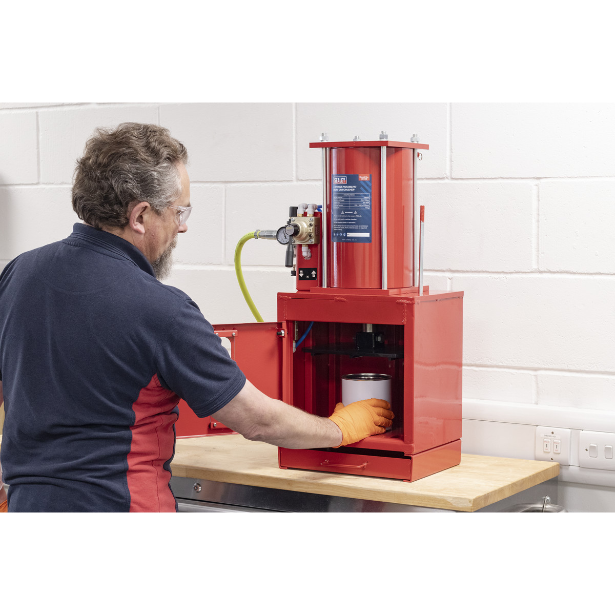 Workshop can crusher