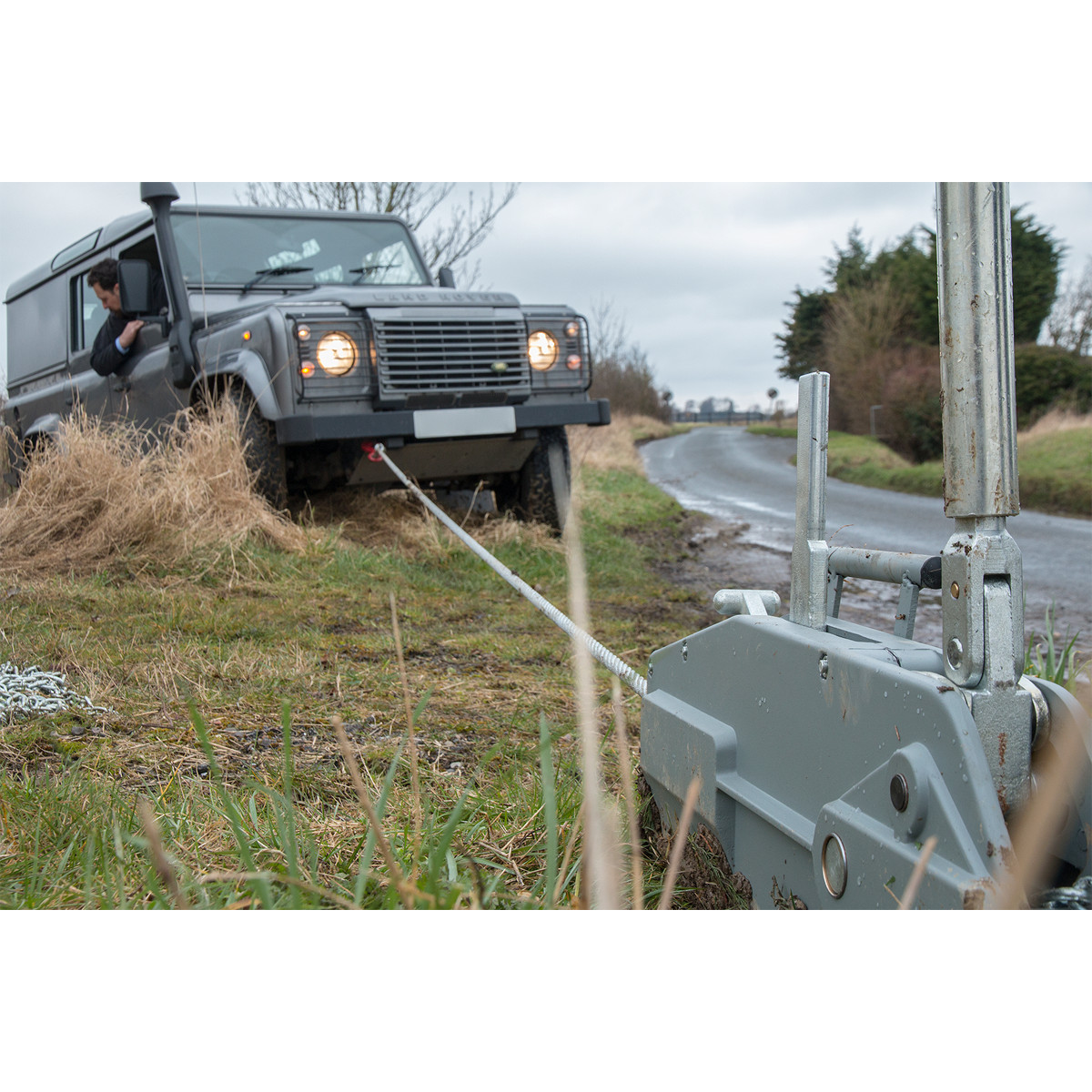 Hand operated puller, ideal for lifting and moving vehicles, logs, machines and other heavy objects