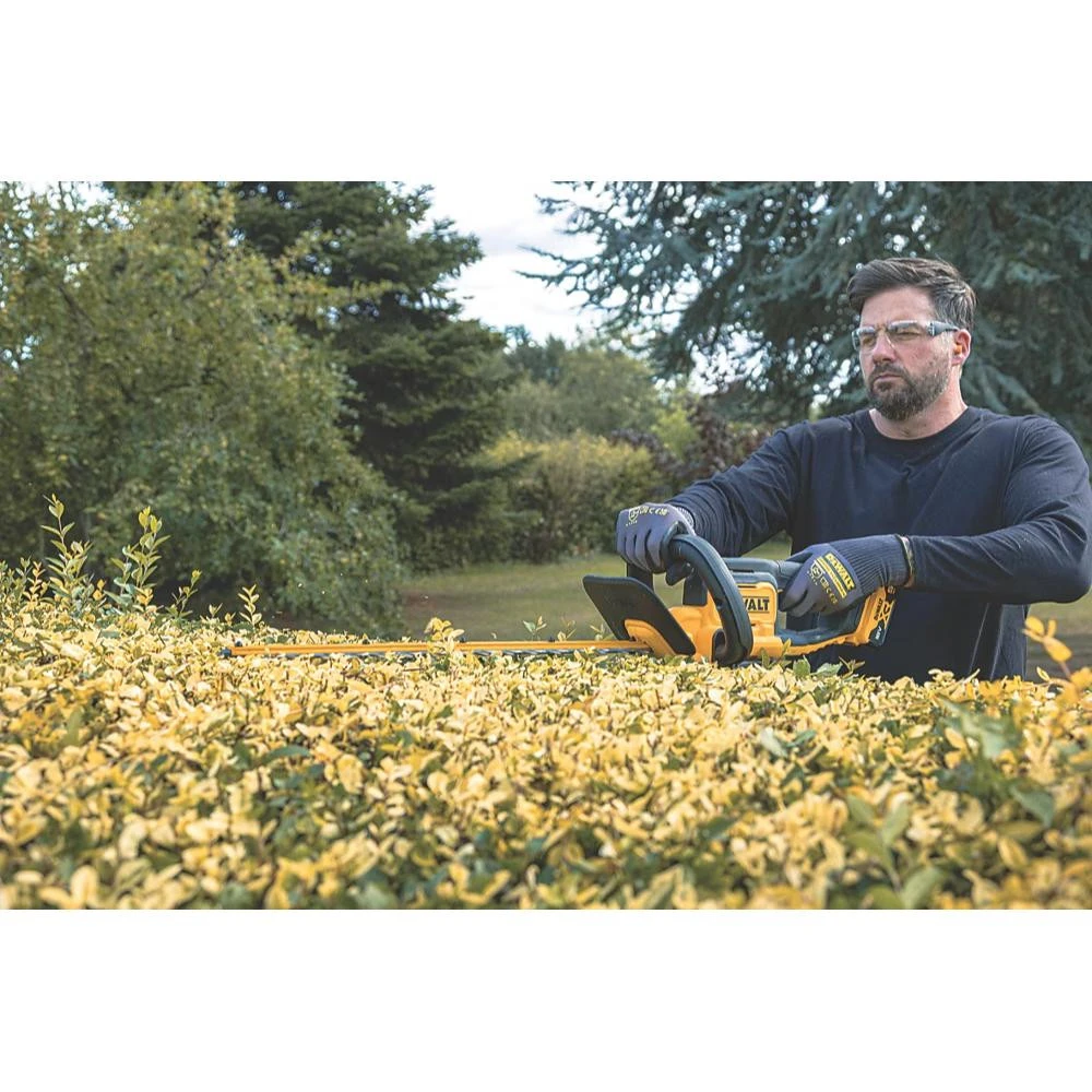 DeWalt Slim and lightweight hedge trimmer DCMHT564