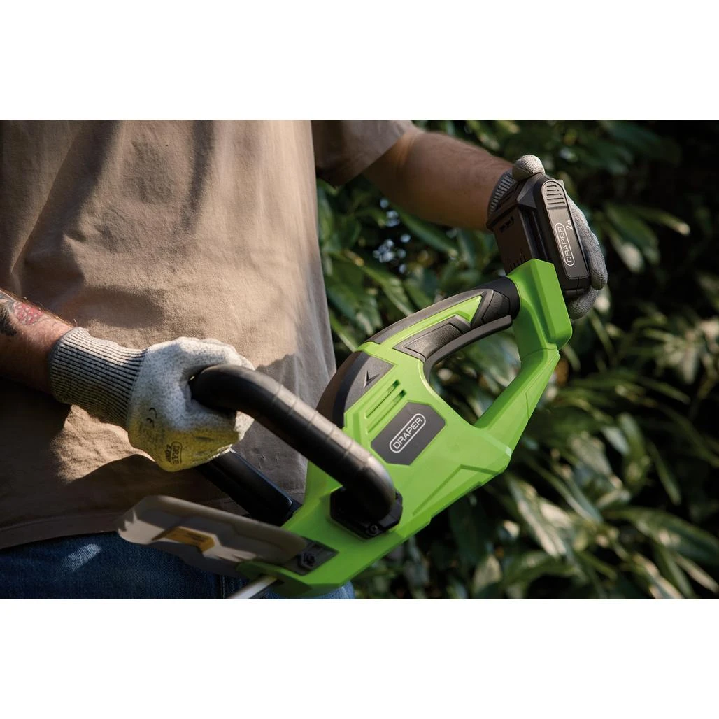 cuts hedges, shrubs, and bushes with branches up to 17mm in diameter