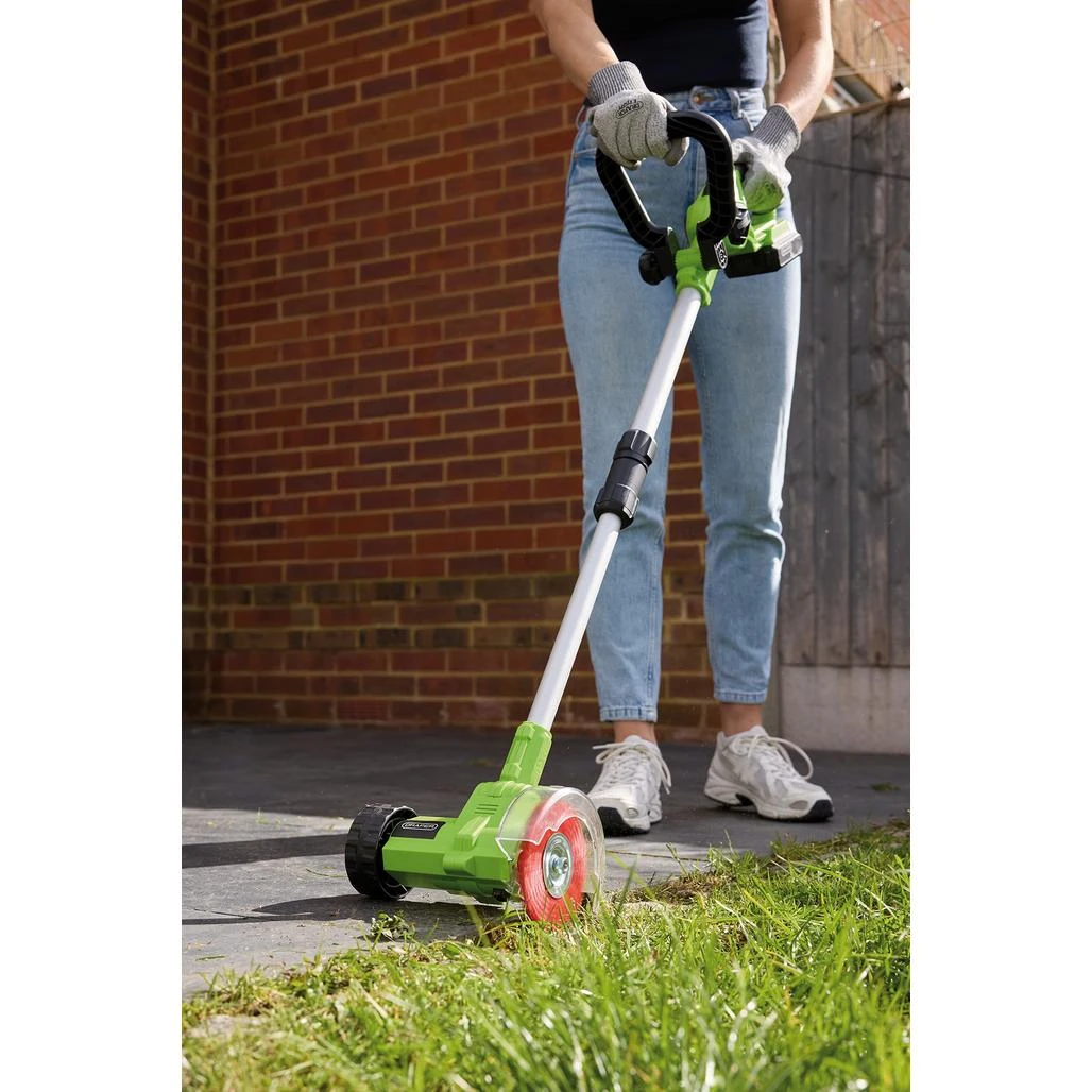 Garden power tool for removing weeds