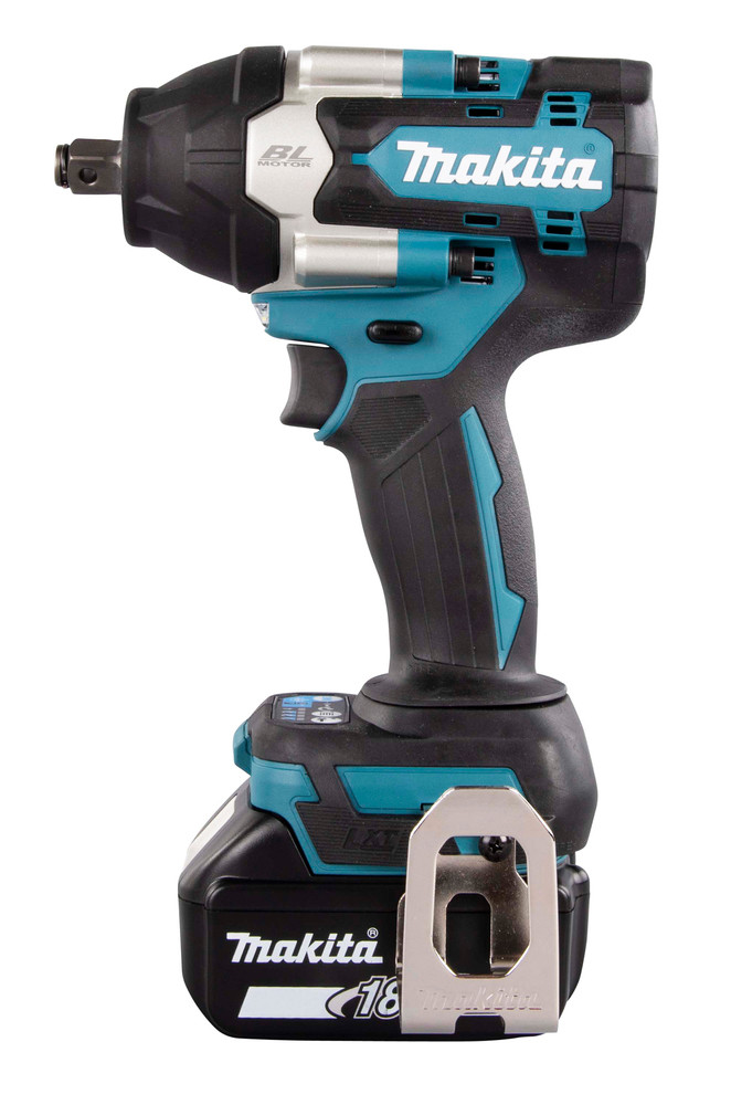 Makita 1/2" impact wrench with 700 nm torque