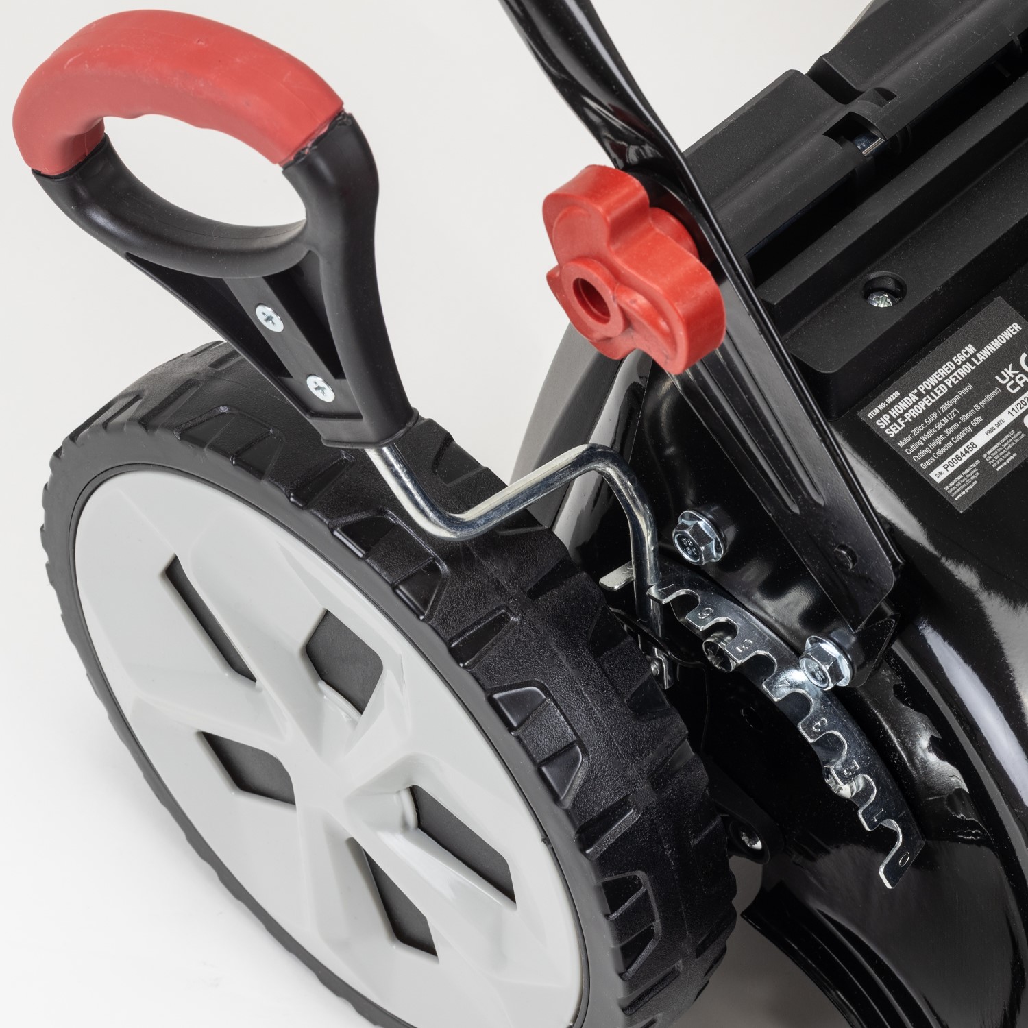 SIP lawnmower with 8 height adjustments for cutting grass
