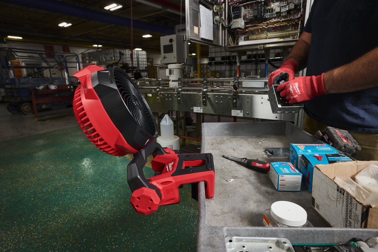 Milwaukee M18LAF M18 battery powered Lift Air Fan
