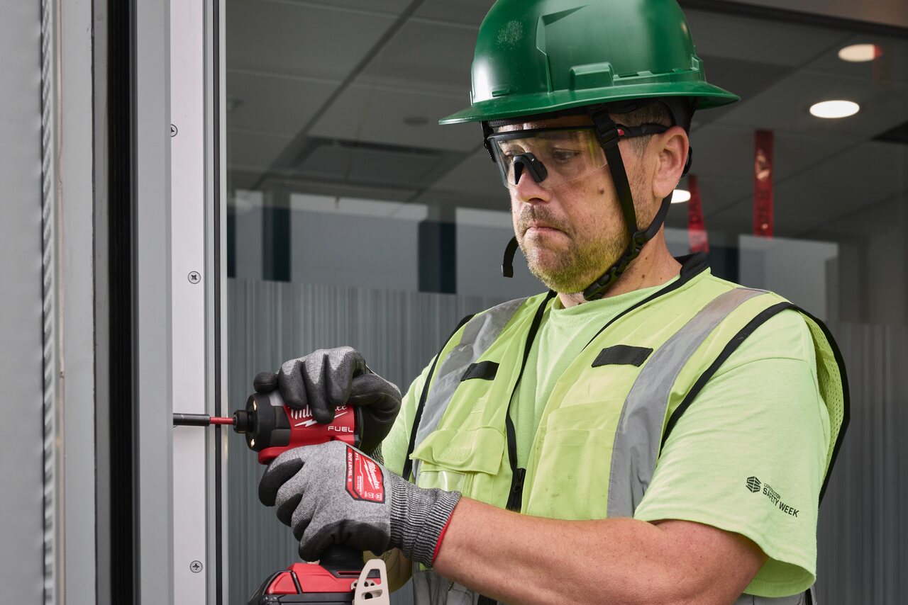 Milwaukee comfortable  Large Format Safety Glasses