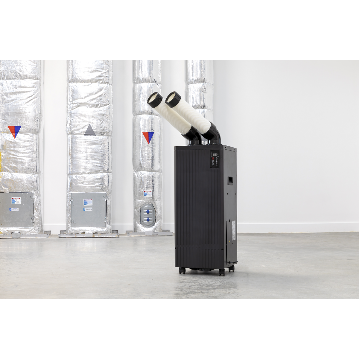 Industrial portable spot cooler delivering 8,500Btu/hr(2.5kW) air conditioning and ventilation.