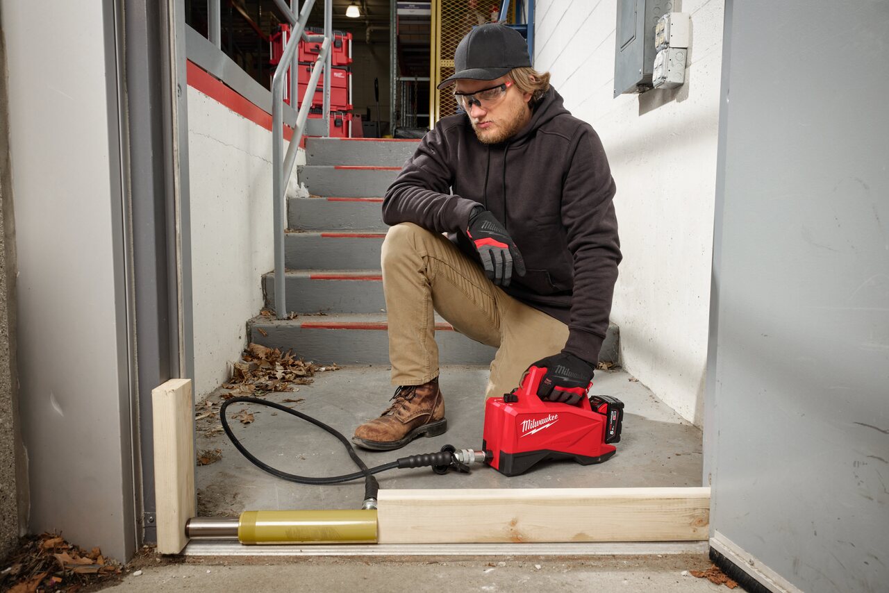 Milwaukee M18HMP700 M18 Hydraulic Mini Pump 700 Bar