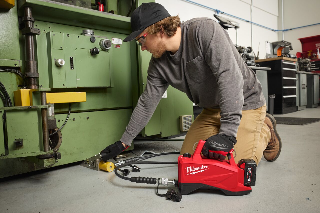 Milwaukee force logic brushless Hydraulic Mini Pump M18HMP700
