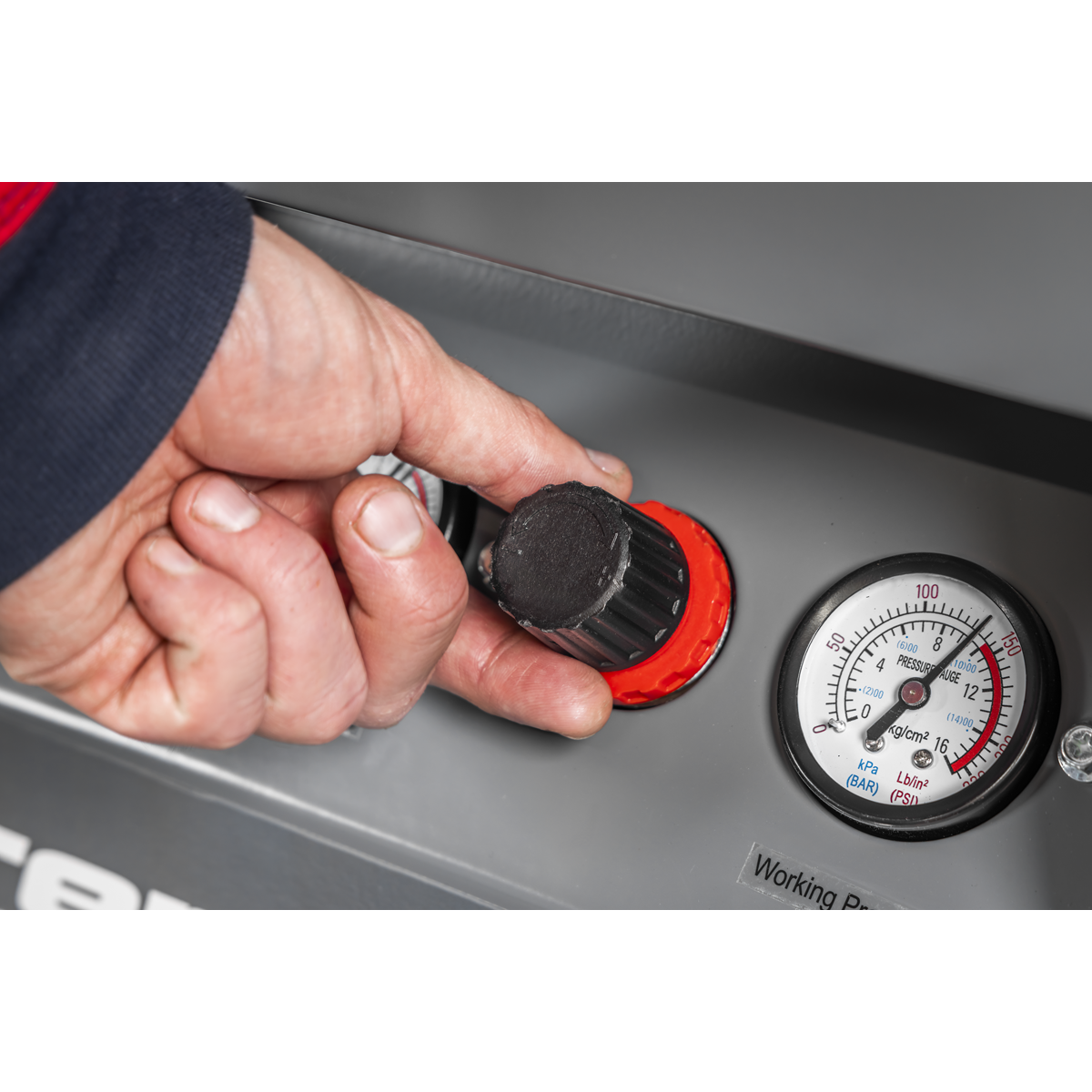 Compressor runs at only 52dB(A), suitable for places where a standard compressor would disturb work or people in the vicinity.